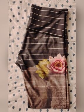 Funky Leggings from Tikki. Very Comfortable and Cool Size M